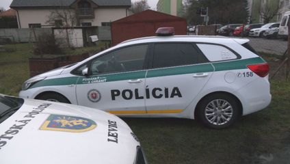 Obyvateľov vystrašil výbuch: Páchateľ sa pokúsil poškodiť auto zábavnou pyrotechnikou