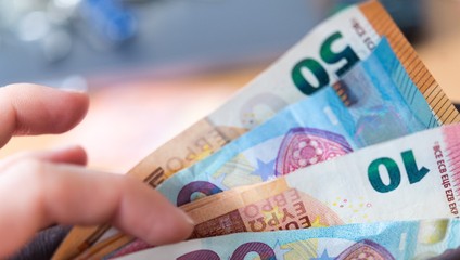 Nastupuje vaše dieťa do školy? Rodičia prvákov dostanú v októbri peniaze navyše