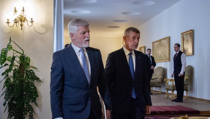 Pavel a Babiš sa nezhodli ohľadom summitu NATO. Spor pokračuje