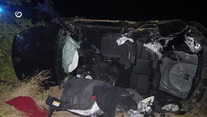 Auto po nehode skončilo prevrátené v priekope: Dvaja mladí spolujazdci zomreli