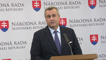 SNS: Fico stiahnutím návrhu na odvolanie Tarabu porušil koaličnú zmluvu