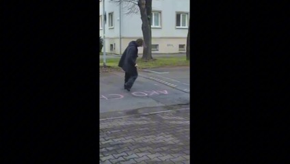 V čase, keď študent písal odkaz Ficovi, bola na mieste poslankyňa PS. TV JOJ má video