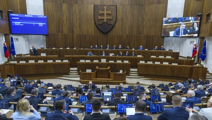 Poslanci schválili novelu zákona o bankách, upravili ňou aj ďalšie zákony