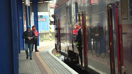Po zrážke vlakov pri Pezinku sa trať môže od stredy opäť plne sprejazdniť