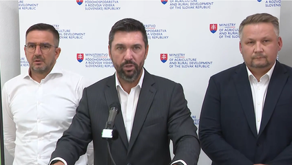 Farmárov trápi sucho. Takáč predstavil osem opatrení, podľa PS len „naťahuje ruky k EÚ“