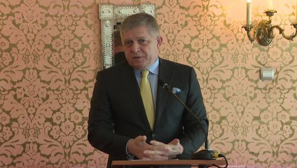 Fico pripúšťa zmeny pri voľbe zo zahraničia. Hovorí o riziku manipulácie