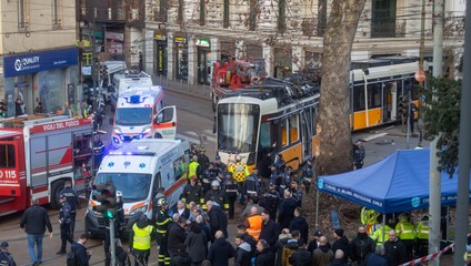 Električka v Miláne narazila do budovy, dvaja ľudia zomreli. Ďalších 50 sa zranilo
