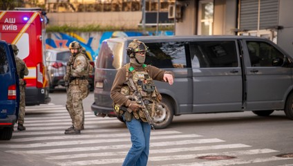 V Kyjeve došlo k streľbe, zahynulo niekoľko ľudí. Útočníkom je muž z Ruska