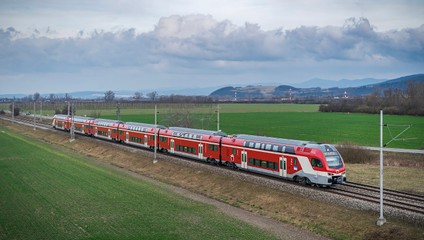 Cestujete pred Dušičkami? Viaceré vlaky medzi Bratislavou a Košicami sú už bez voľných miest