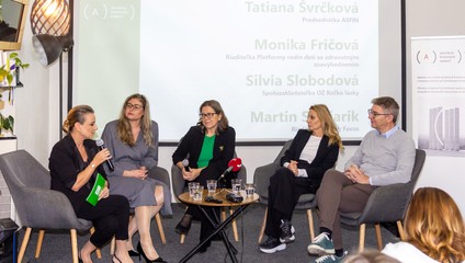 ASFIN: Slováci vidia pomoc najmä vo svojom okolí, dve percentá chcú zachovať aj napriek konsolidácii
