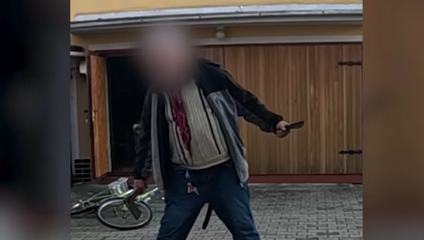 Sekera a nôž v rukách: Policajti museli použiť taser na muža, ktorý ohrozoval okolie