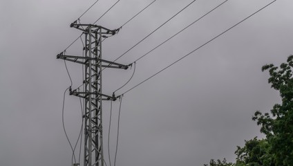 Chlapec (†14) vyliezol na stožiar. Po zásahu elektrickým prúdom podľahol v nemocnici zraneniam
