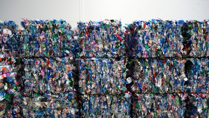 Zálohový systém sa má nastaviť nanovo. Ľupták prišiel s novelou zákona