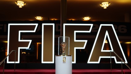 FIFA po kritike povolí fanúšikom priniesť si jednu fľašu s vodou