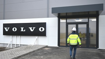 Volvo pri Košiciach spustilo prvú pracovnú zmenu. Závod má už tisícku zamestnancov