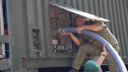 Obec Pača vyhlásila mimoriadnu situáciu. Dochádza jej pitná voda, na pomoc prišla armáda