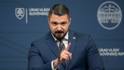 Na šéfa SIS Gašpara sa sťažujú nielen opoziční poslanci, ale aj jeho nespokojní podriadení