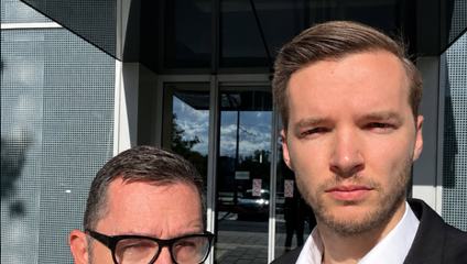 Novotný a Špaček zažalovali ministerstvo vnútra. Súd má rozhodnúť o zápise ich manželstva z Rakúska