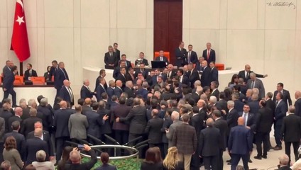 VIDEO: Bitka pri skladaní prísahy nového tureckého ministra spravodlivosti