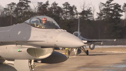 Na tretí pokus pristáli v Kuchyni ďalšie tri stíhačky F-16