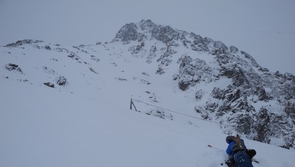 Lavína v Alpách zabila päť horolezcov. Medzi nimi bolo aj 17-ročné dievča