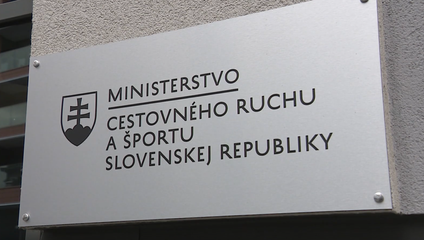 Spor o 10 miliónov pre slovenský futbal pokračuje. Peniaze zostávajú stopnuté