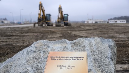 Slovensko dostane modernú univerzitnú nemocnicu. Ministri poklepali základný kameň