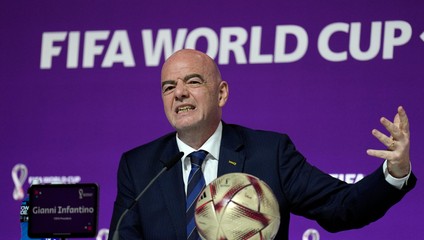 UEFA pripravuje trestné oznámenie na šéfa FIFA Infantina. V hre sú miliardy dolárov