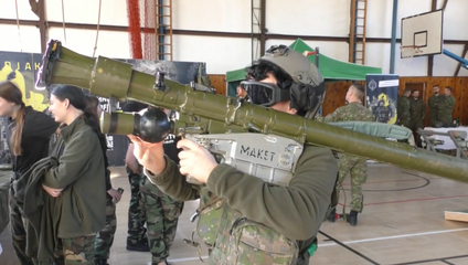 Vojenské triedy na stredných školách sa stávajú realitou. Žiakom poskytnú aj motivačný príspevok