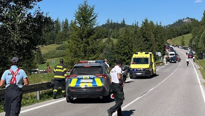 Nehodu pri obci Huty neprežil vodič motocykla. Vodička osobného auta bola pod vplyvom