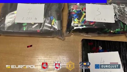 Europol rozbil sieť pašerákov: Kuriéri prehĺtali balíčky s kokaínom