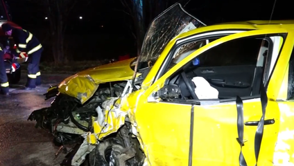 Obyvateľov vystrašila čelná zrážka dvoch áut. Odviezla ich odťahová služba ministerstva vnútra