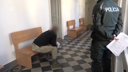 "Zapálim ťa, zhoríš," vyhrážal sa muž pred potravinami, potom zaútočil
