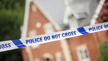 Brutálny útok na ulici: Muž bezdôvodne bodol dievča (17) do krku