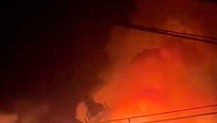 Počas protestov podpálili historickú radnicu vo Francúzsku. Dvoch mužov poslal súd do väzby