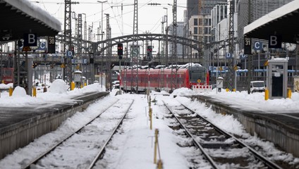 V Rakúsku zrazil vlak dvoch slovenských turistov. Jeden z nich bojuje o život
