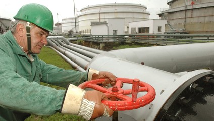 Ropovod Družba sa napúšťa. Podporí Slovensko sankčný balík voči Rusku?