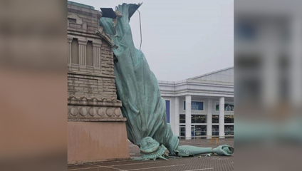 Symbol slobody padol: Brazílsku repliku Sochy Slobody zničila búrka