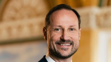 Kto je nový nórsky kráľ Haakon VIII.? Jeho manželku spájajú s Epsteinom, syna odsúdili za znásilnenie