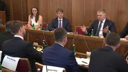 Ostrá výmena Fica a Šimečku na výbore: Slová o príživníckej rodine aj kradnutí