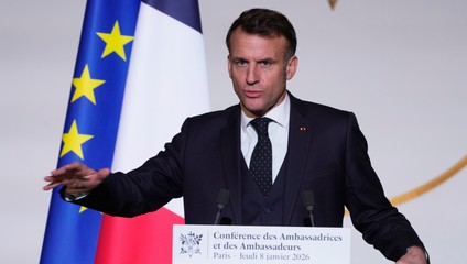 Macron zvažuje, že požiada EÚ o kroky proti Trumpovým clám súvisiacim s Grónskom