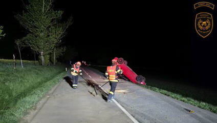Auto sa po náraze niekoľkokrát prevrátilo, vodič (29†) nehodu neprežil