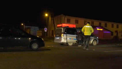 Opitý chodec si chcel skrátiť cestu, vodič auta sa však zrážke s ním už nedokázal vyhnúť