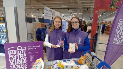 Krajšie Vianoce pre tisíce ľudí v núdzi: Tesco potravinová zbierka priniesla pomoc viac ako 200-tisíc eur