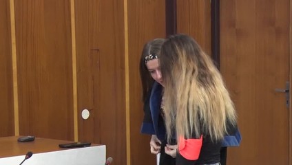 Súd rieši prípad ženy, ktorá si ľahla s dieťaťom na koľaje, rozhodnú znalci