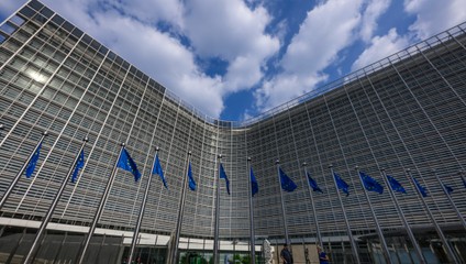 Eurokomisia navrhla uvoľniť Maďarsku viac ako 4 miliardy eur a prístup k dvom programom EÚ