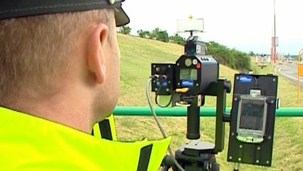 Motorkár prekročil rýchlosť takmer o 100 km/h, prišiel o vodičák