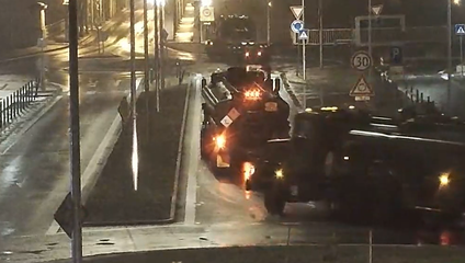 Nehoda amerického vojenského vozidla obmedzila dopravu na juhu Slovenska