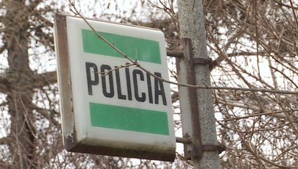 Policajti, ktorí na oddelení mučili mladíka, sa už čoskoro postavia pred súd