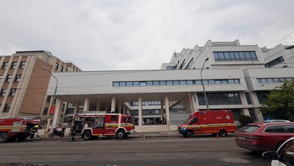 Požiar na STU vyhnal ľudí z budovy. Na mieste zasahovali hasiči